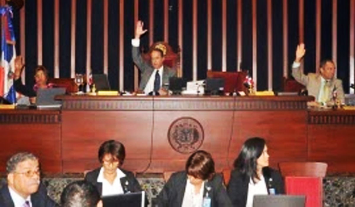 Senadores aprueban ley orgánica crea el Consejo Económico y Social
