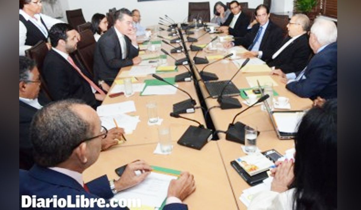 Hoy arrancan oficialmente los trabajos para el pacto eléctrico (Diario Libre)
