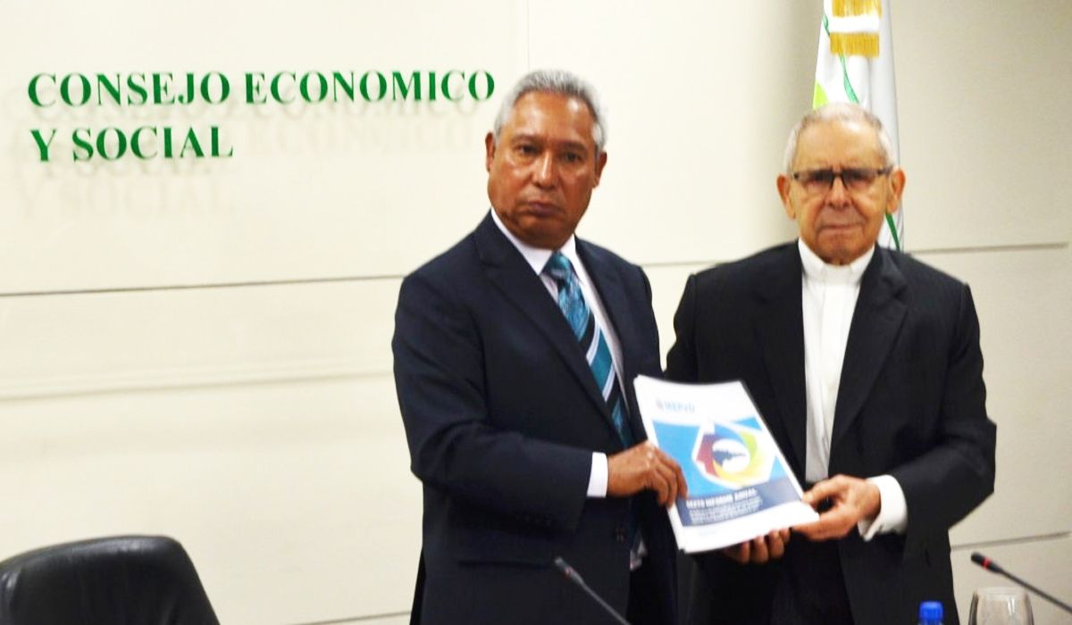Ministerio de Economía entrega al CES informe de Estrategia Nacional de Desarrollo