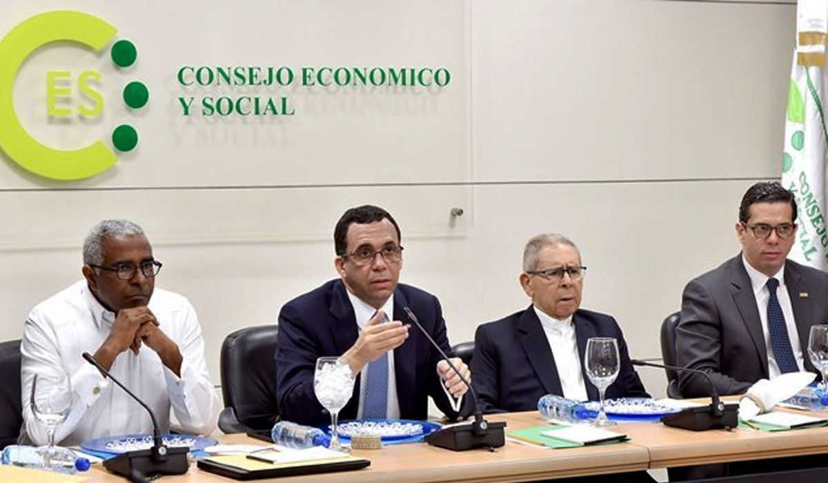 Navarro presenta al Consejo Económico y Social metodología para concertación nueva ley de educación (Periódico El Nacional)