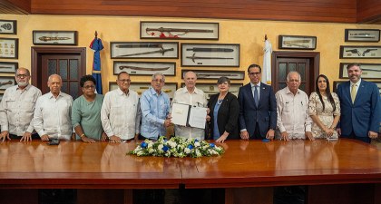 CES entrega al Expresidente Mejía el Informe Final del Diálogo sobre la crisis haitiana