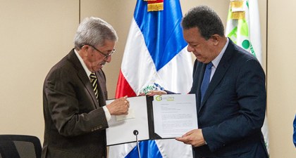VIDEO: CES entrega al Expresidente Fernández el Informe Final del Diálogo sobre la crisis haitiana